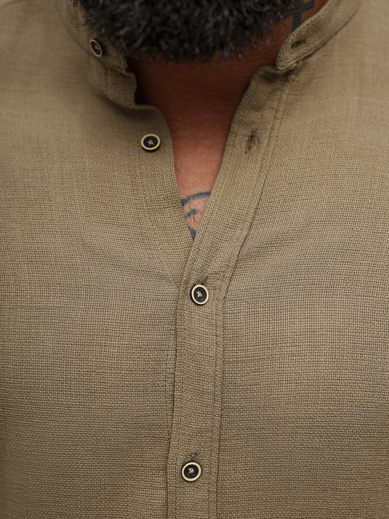 Camisa de hombre beige oscuro OZONEE O/V112