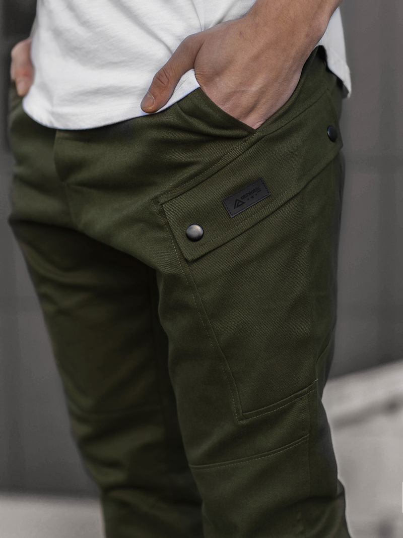 Pantalón jogger de hombre caqui OZONEE O/11103